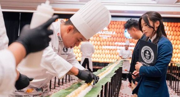 Anantara Siam Bangkok Hotel Enters Guinness Book of Records for World’s Longest Mango Sticky Rice